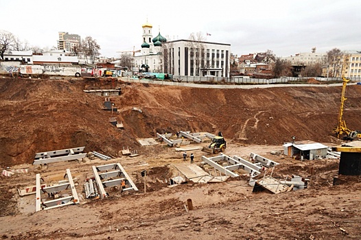 Депутаты нагрянули на стройплощадку террасного парка в Почаинском овраге