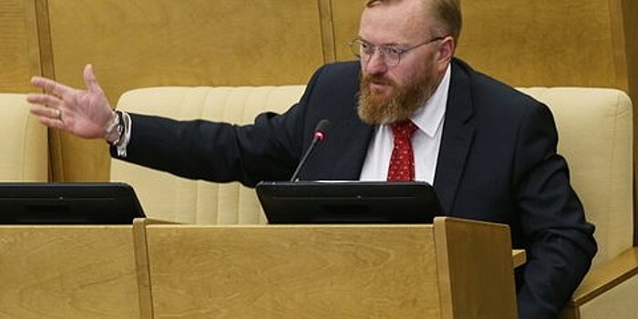 Милонов предложил одеть депутатов Госдумы в мундиры