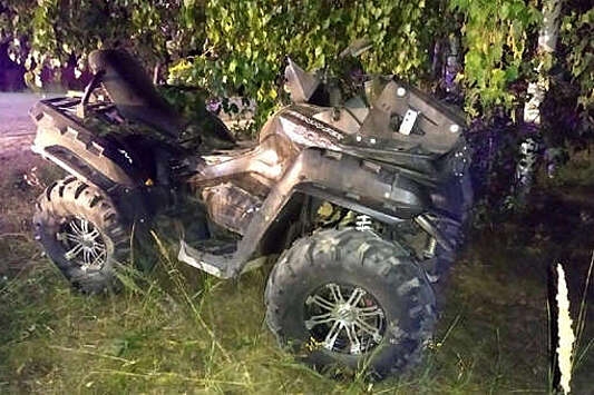 В Татарстане квадроцикл врезался в дерево, погибли три человека
