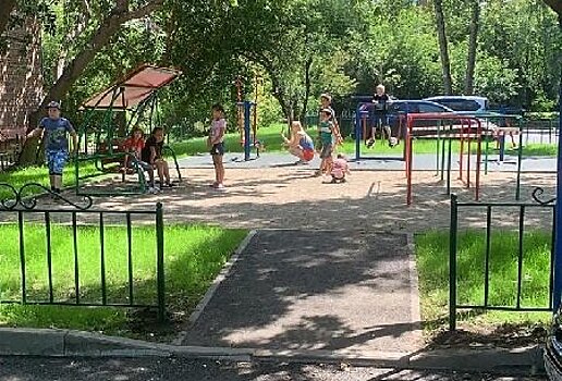 На территории Правобережного округа отремонтировали три двора
