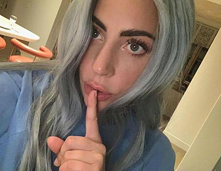 Леди Гага пошутила про своего бывшего жениха, а потом извинилась за это перед нынешним