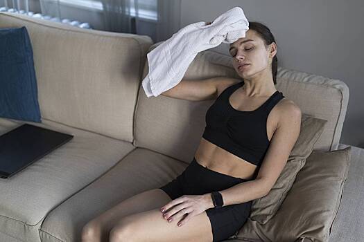 Названы неочевидные причины неприятного запаха пота