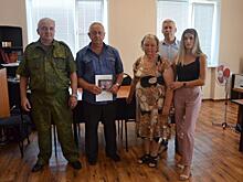 В Железногорске родственникам погибшего в СВО Ивана Ремескова передали орден Мужества