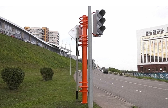 Установка нового светофора на выезде из ЖК «Кемерово-Сити»