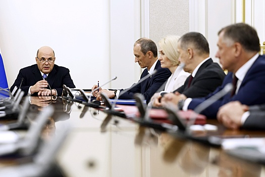 Мишустин призвал максимально упростить процедуру подачи документов в вузы