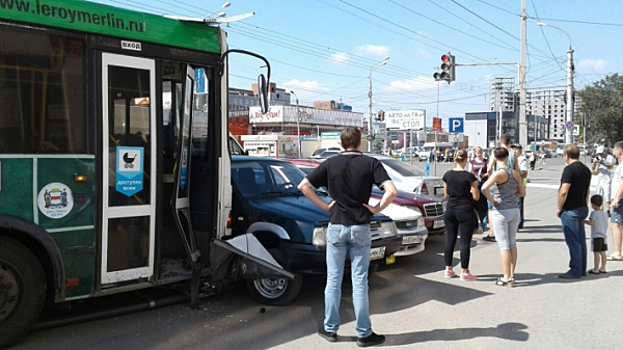 Жители Омска смогут кататься на автобусе за 1 рубль