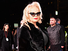 Продюсер заявил, что карьера отменяемой Ларисы Долиной «висит на волоске»