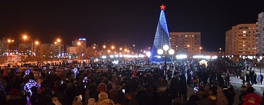 В Братске в День города новогодние елки зажглись во всех районах