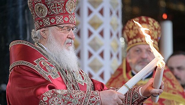 Поезда московского метро впервые доставили Благодатный огонь в храмы