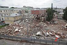 «Налицо вседозволенность». Кто сносит исторические здания на бывшем участке Минобороны в Москве