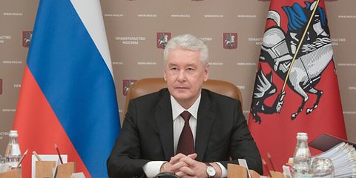 Собянин поздравил с днем рождения народную артистку РФ Александру Захарову