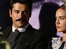 Бурак Озчивит: «Выходи за меня» — о том, как отношения турецкого красавца с коллегой по съёмочной площадке привели к счастливой семейной жизни