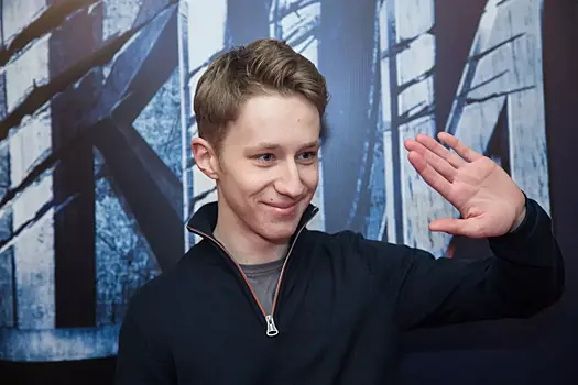 Актер Трескунов назвал непринципиальными вернувшихся в Россию коллег Дзен