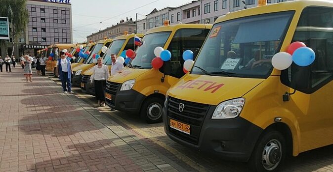 Брянским школам передали 24 новых автобуса