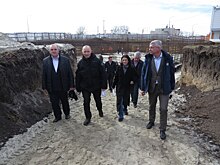 «Партийный десант» проверил строительство школьного бассейна