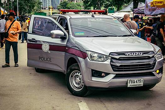 Мужчина начал делать операции по увеличению пениса прямо в своей машине