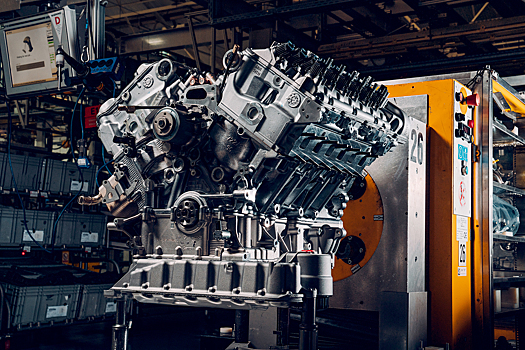 Bentley отправляет в отставку шестилитровый мотор W12