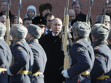 Путин возложил венок к Могиле Неизвестного Солдата