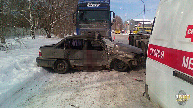 На Монтажников в ДТП с грузовиками погиб водитель Daewoo Nexia