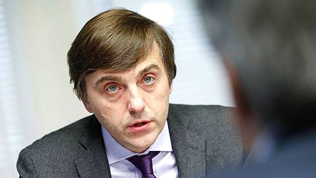 Кравцов подарил Путину сборник детских стихотворений и рисунков