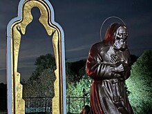 Волонтеры отреставрировали памятник Серафиму Саровскому в Курской области