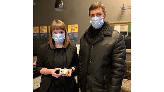Топливные карты для заправки машин получают автоволонтеры, помогающие медикам в Вологде