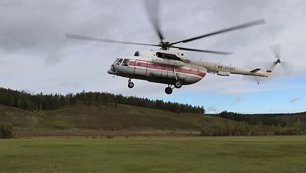 Туристов из Петербурга эвакуируют на вертолете