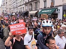 Жители Франции вышли на митинги против политики Макрона
