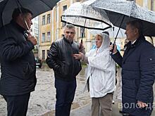 Подрядчик в рамках гарантийных обязательств избавит от луж жителей дома на ул. Мира, 80 в Вологде