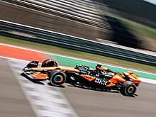 Брэд Питт протестировал болид McLaren в Остине