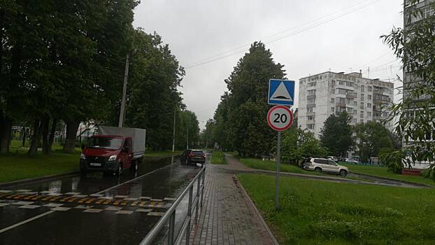 Специалисты завершили работы по ремонту и установке знаков дорожного хозяйства в Десеновском