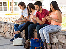 Почти половина подростков общаются с чат-ботами