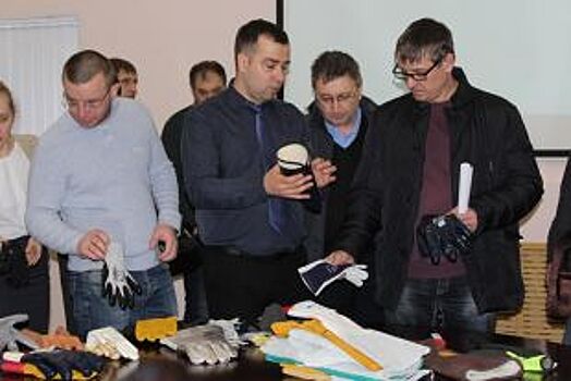 Сотрудники МГОКа встретились с поставщиком перчаток для комбината
