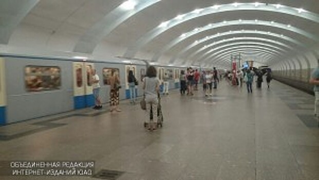 Бутылки с водой начнут раздавать в московском метро в сильную жару