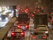 17 часовые пробки в столице, люди, которые выходят из автомобилей и идут домой пешком. О коллапсе в столице