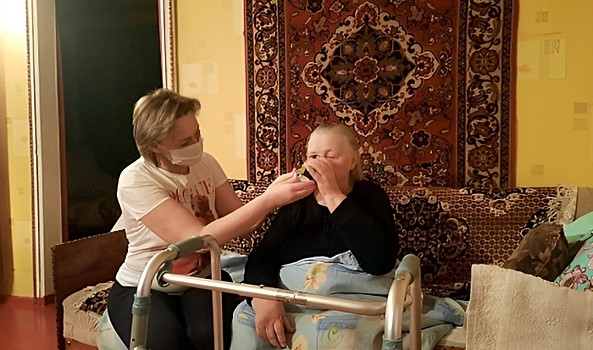 460 волгоградцев стали подопечными помощников по уходу в 2023 году