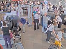 Россиянин украл багаж туриста в Шереметьево и попал на видео