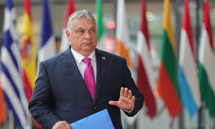 Орбан заявил, что никогда не носил и не будет носить бронежилет
