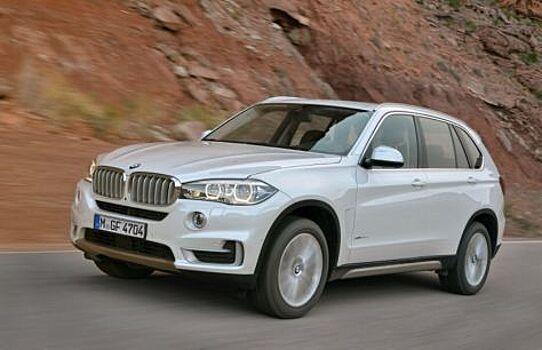 Лидером премиального сегмента авторынка Москвы назван BMW X5