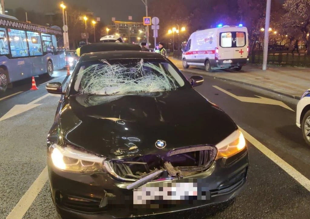 В центре Москвы BMW насмерть сбил пешехода