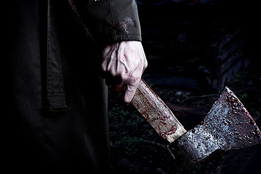 В Приморском крае неизвестный ворвался с топором в магазин и ранил продавщицу