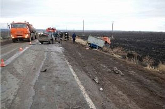 В Бузулукском районе в ДТП с «КамАЗами» погиб водитель «ВАЗа»