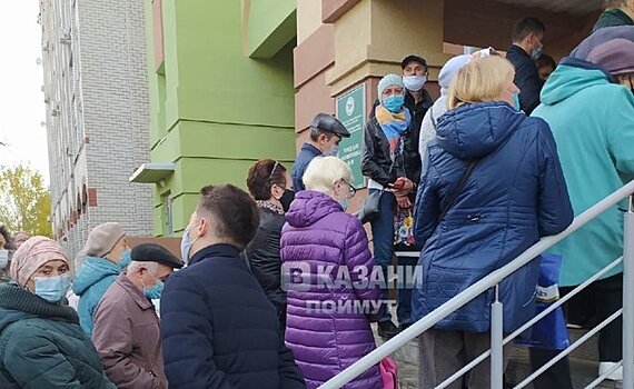 Жители Казани пожаловались на очереди в больницах