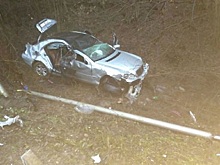 Mercedes перелетел через ограждение и перевернулся в кювете под Горячим Ключом