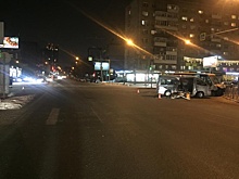 Два микроавтобуса столкнулись в центре Новосибирска – один вез экипаж аэропорта Толмачево