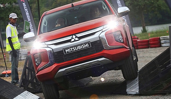 В Сети появились фото Mitsubishi Pajero Sport с переосмысленным обликом