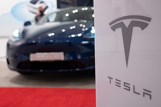 Акции Tesla рухнули из-за планов выпускать дешевый электромобиль