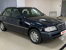В РФ продают Mercedes C-Class 1995 года с пробегом 9500 км