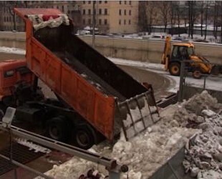 «Снежные» пункты Петербурга приняли свыше 200 тысяч кубометров снега