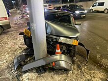 Водитель каршеринга влетел в остановку в Нижнем Новгороде, два человека погибли